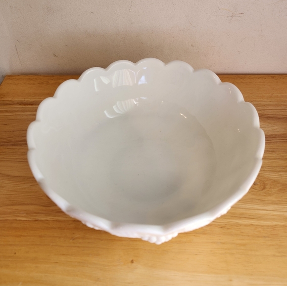 Milk Glass Bowl Harvest Grape Westmoreland Vine Indiana - Picture 7 of 9